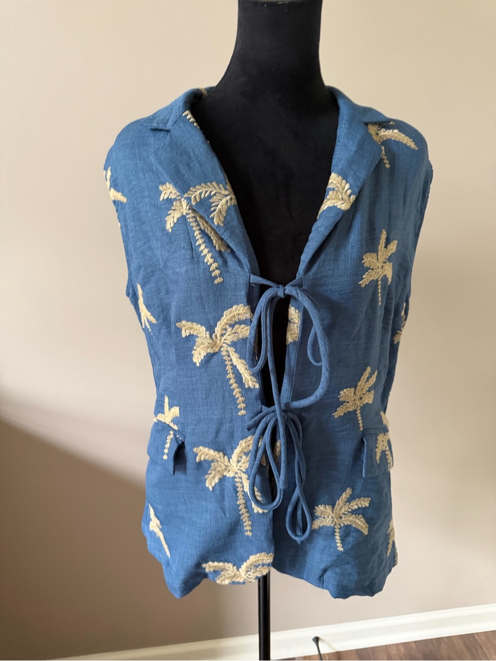 Peach Blue Palm Tan Embroidered Tie-Front Vest Top Large